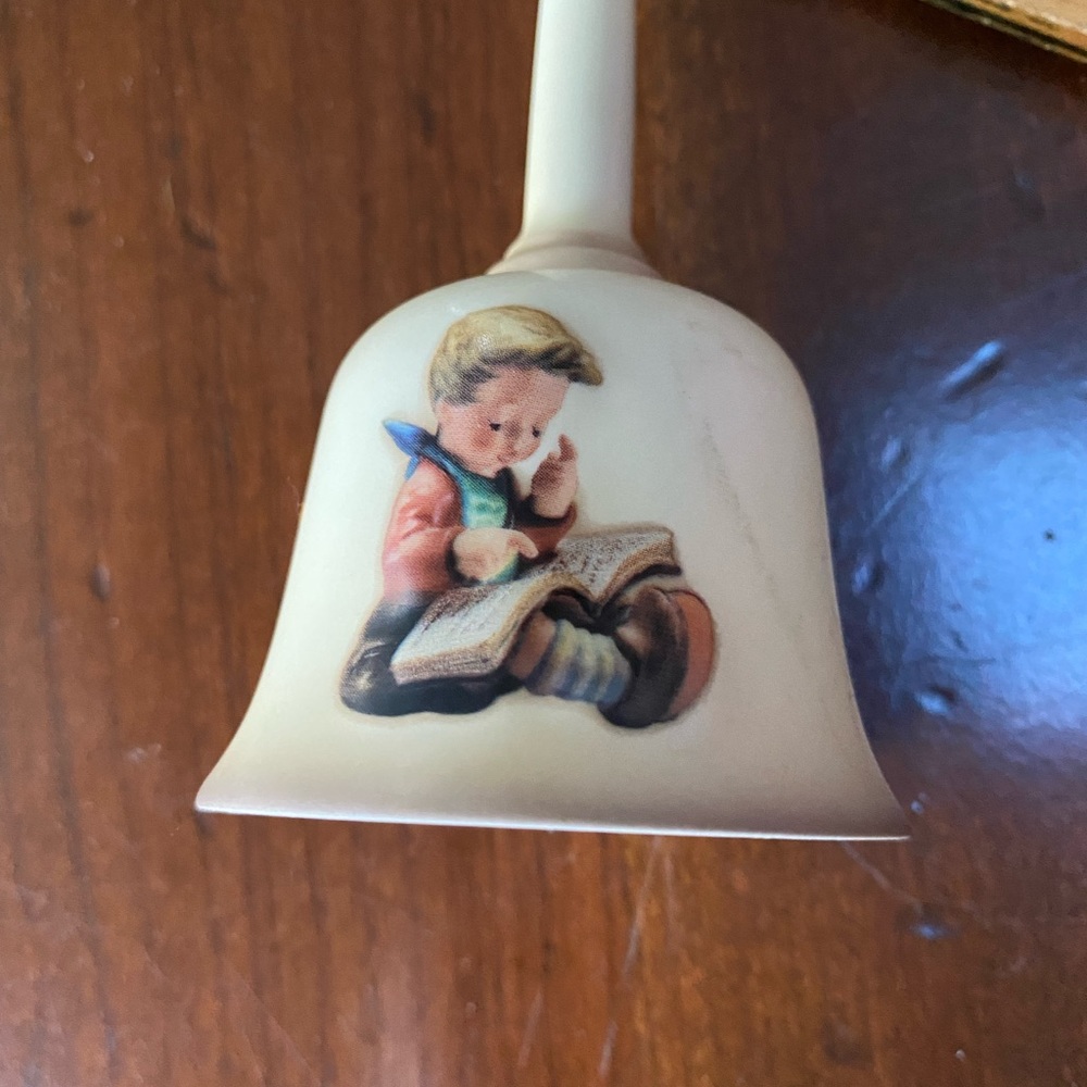 Darling Hummel bell for your collection. - Picture 2 of 6